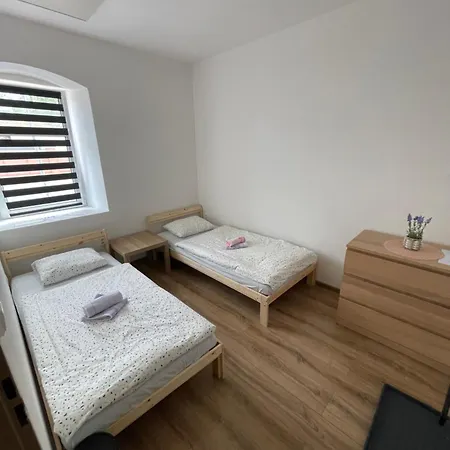 U Letiště V Mladé Boleslavi Albergue *
